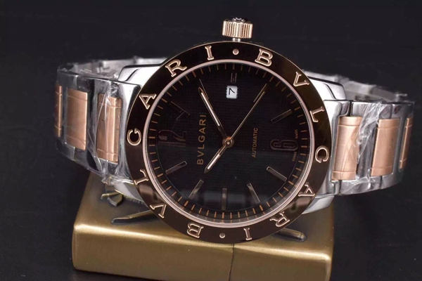 ブルガリ時計正面デザイン